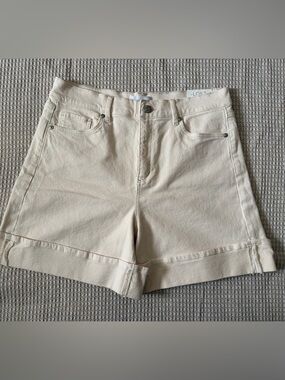 NWT Loft High-Rise The Cuff Short in Cream 8P/29P